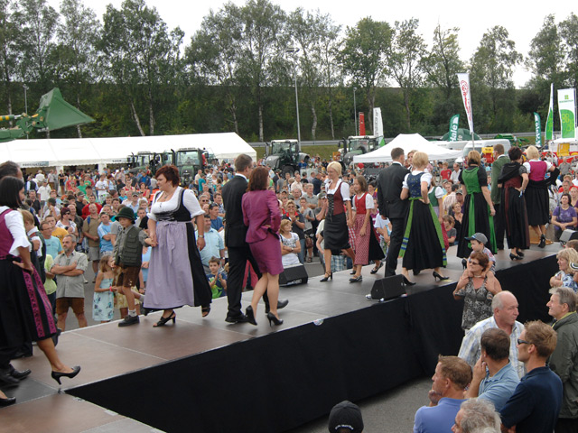 Modeschau beim Fendt Feldtag